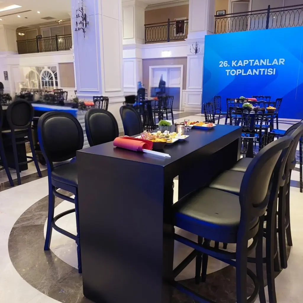Siyah U Bar Masası.webp