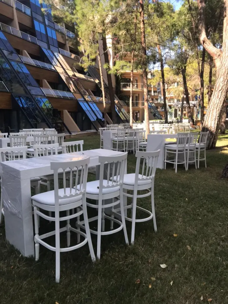 beyaz royal bar taburesi3.webp