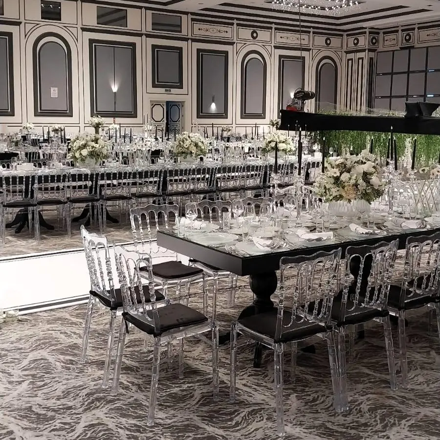 Valencia Dinner Table